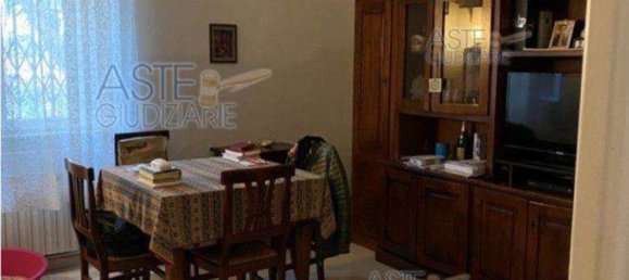 3 rooms Apartment in Livorno, Italy No. 41731 4