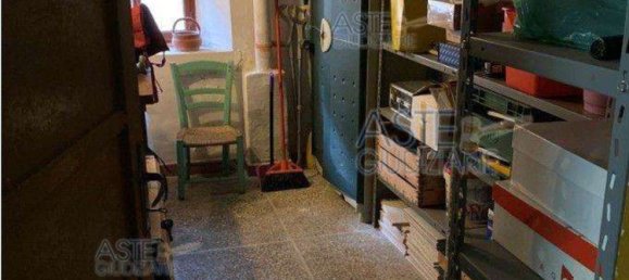3 rooms Apartment in Livorno, Italy No. 41731 7