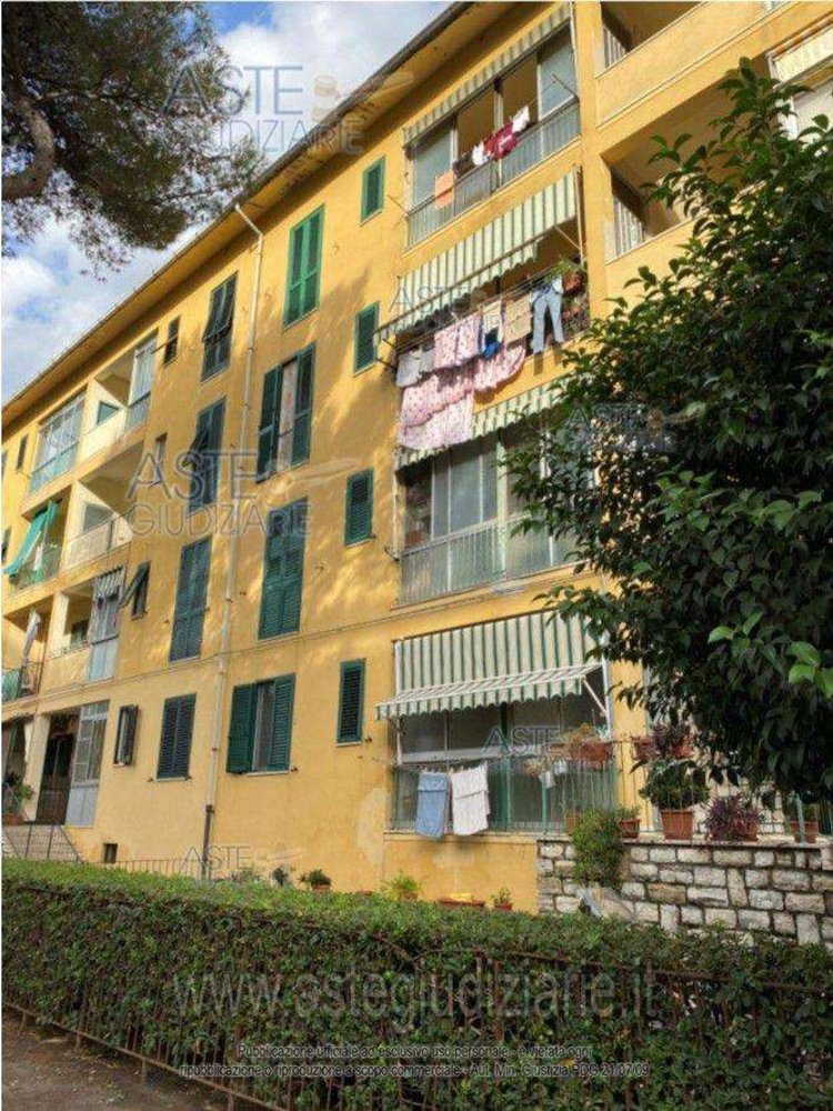 3 rooms Apartment in Livorno, Italy No. 41731