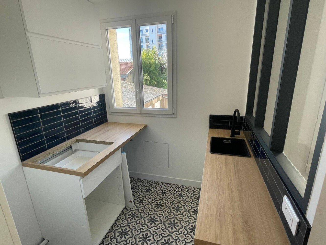 2 bedrooms Apartment in Charenton-le-Pont, France No. 328405