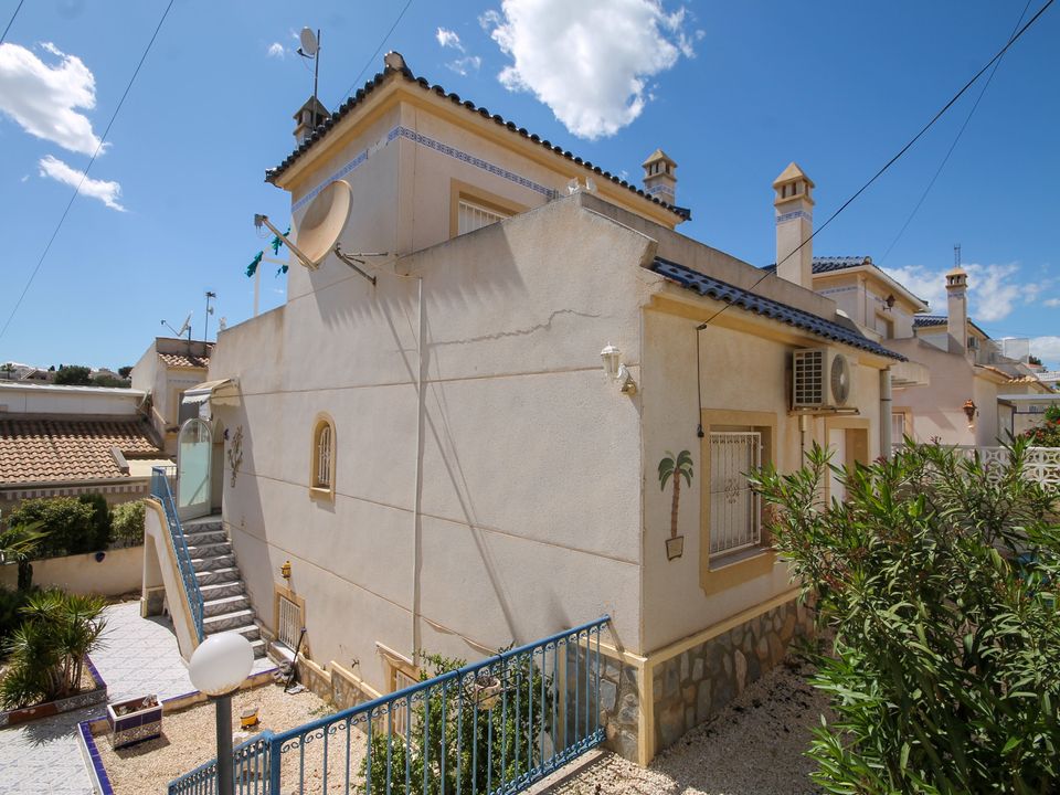 3 bedrooms Villa in Alicante, Spain No. 188254