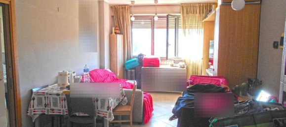 3 rooms Apartment in Siena, Italy No. 200050 3