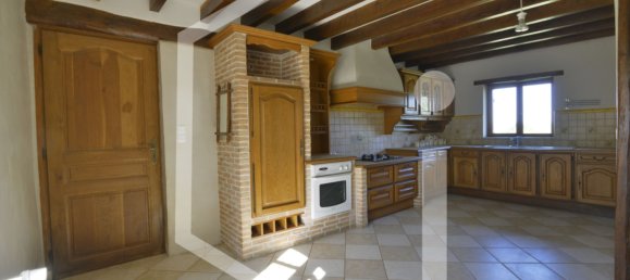 Casa de 3 dormitorios en Subligny, France No. 93318 10