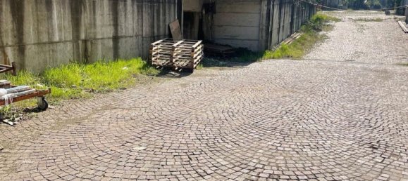 750m² Warehouse in Carugo, Italy No. 66796 3