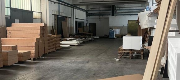 750m² Warehouse in Carugo, Italy No. 66796 9