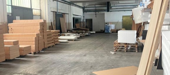 750m² Warehouse in Carugo, Italy No. 66796 11