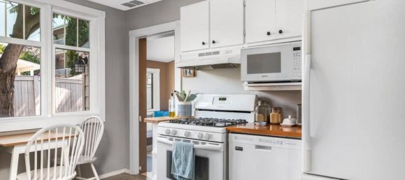 3 bedrooms House in British Columbia, Canada No. 1131 12