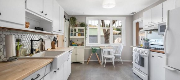 3 bedrooms House in British Columbia, Canada No. 1131 11