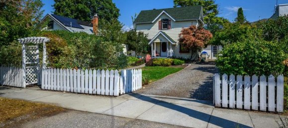 3 bedrooms House in British Columbia, Canada No. 1131 2