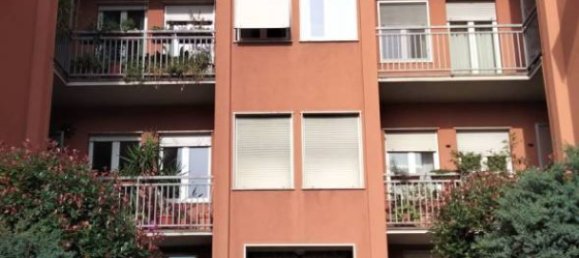 3 bedrooms Apartment in Bergamo, Italy No. 3449 2