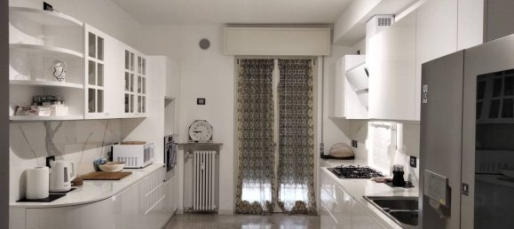 3 bedrooms Apartment in Bergamo, Italy No. 3449 3