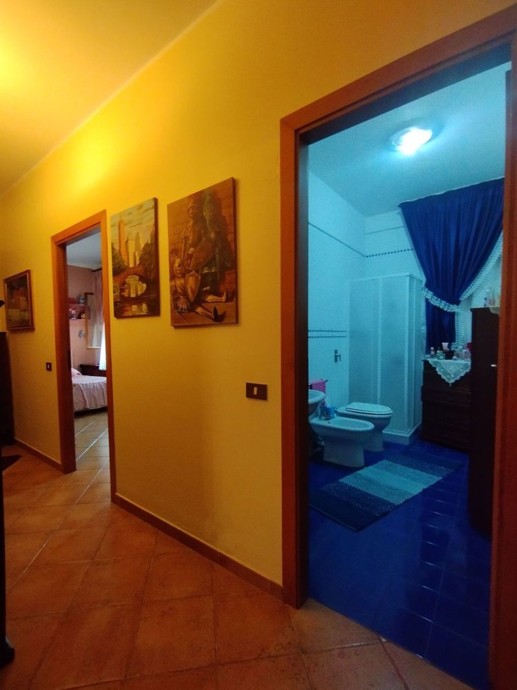 5 rooms Apartment in Palermo, Italy No. 83805