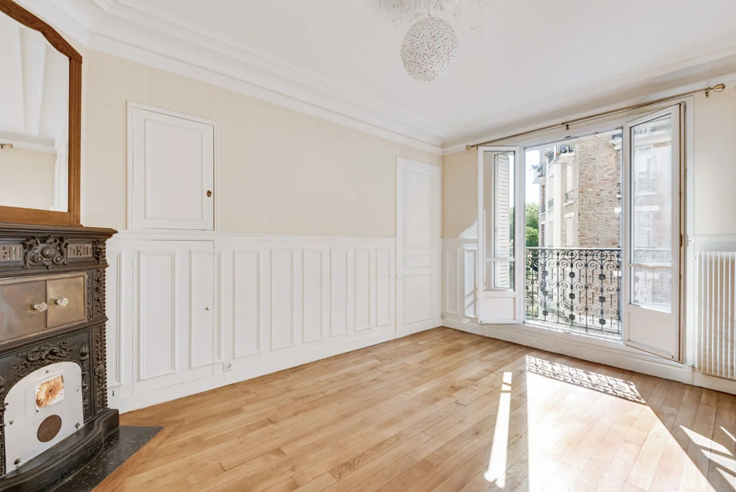 1 bedroom Commercial property in Paris, France No. 289938