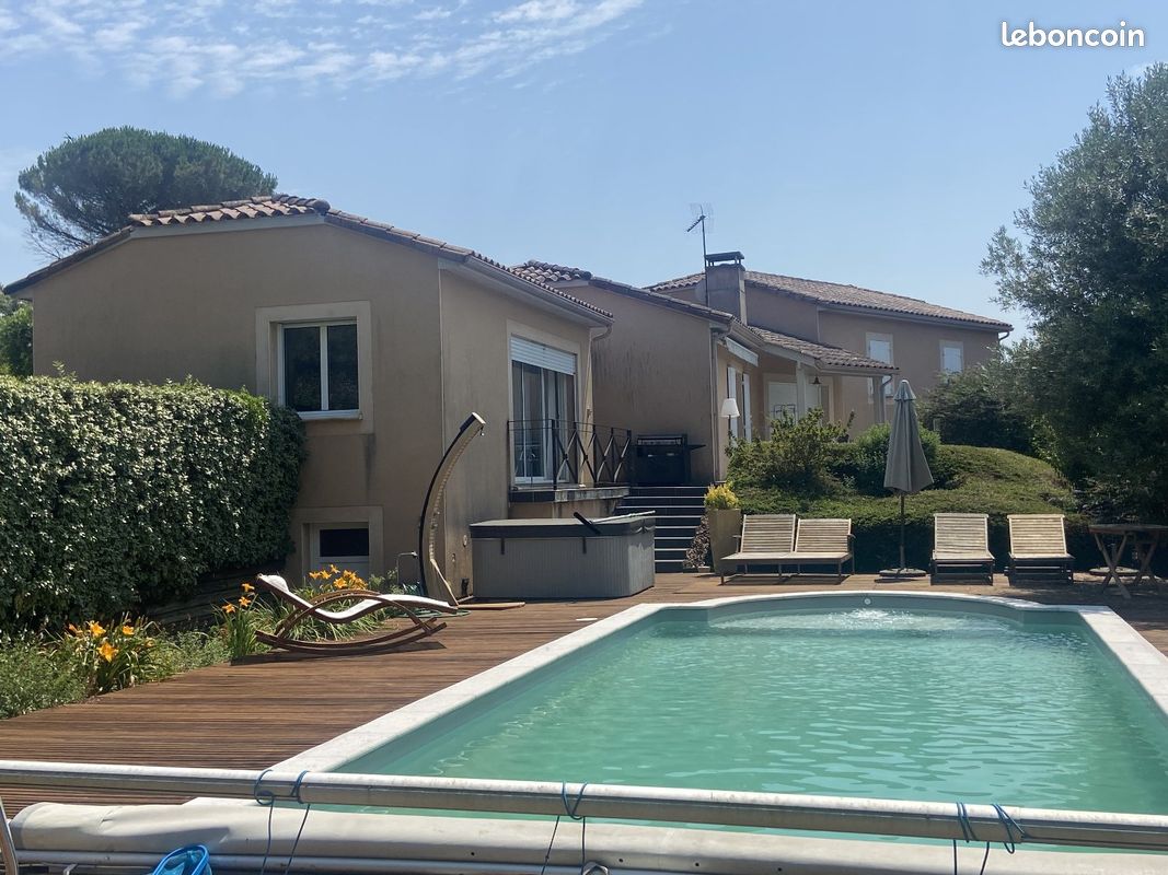 Casa de 4 dormitorios en Saint-Jean-Lespinasse, France No. 338987