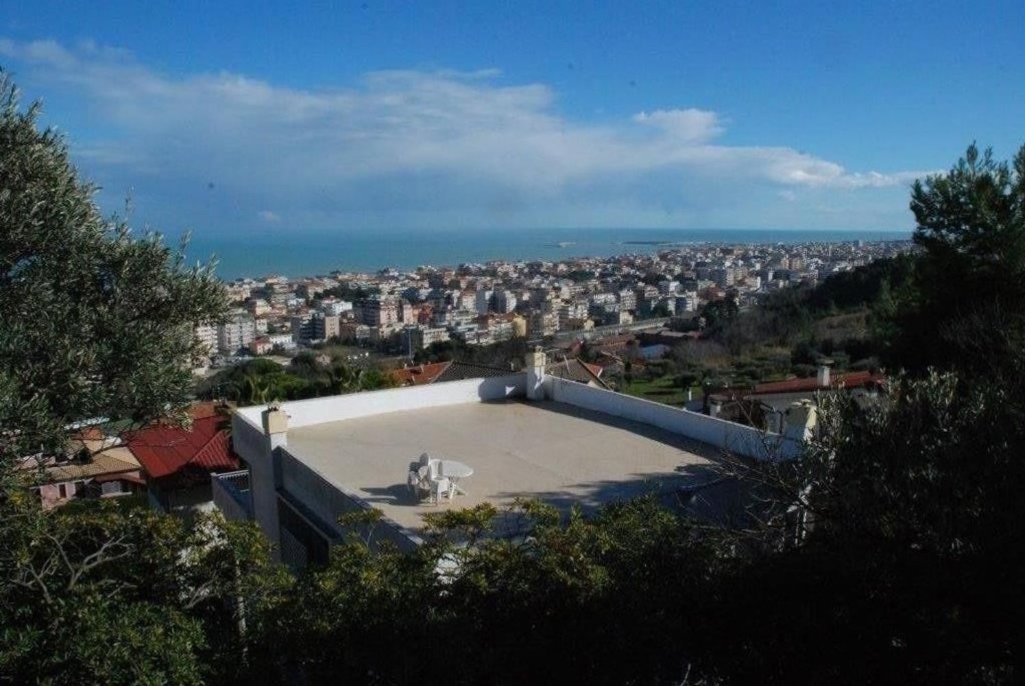 8 rooms Villa in Pescara, Italy No. 105458