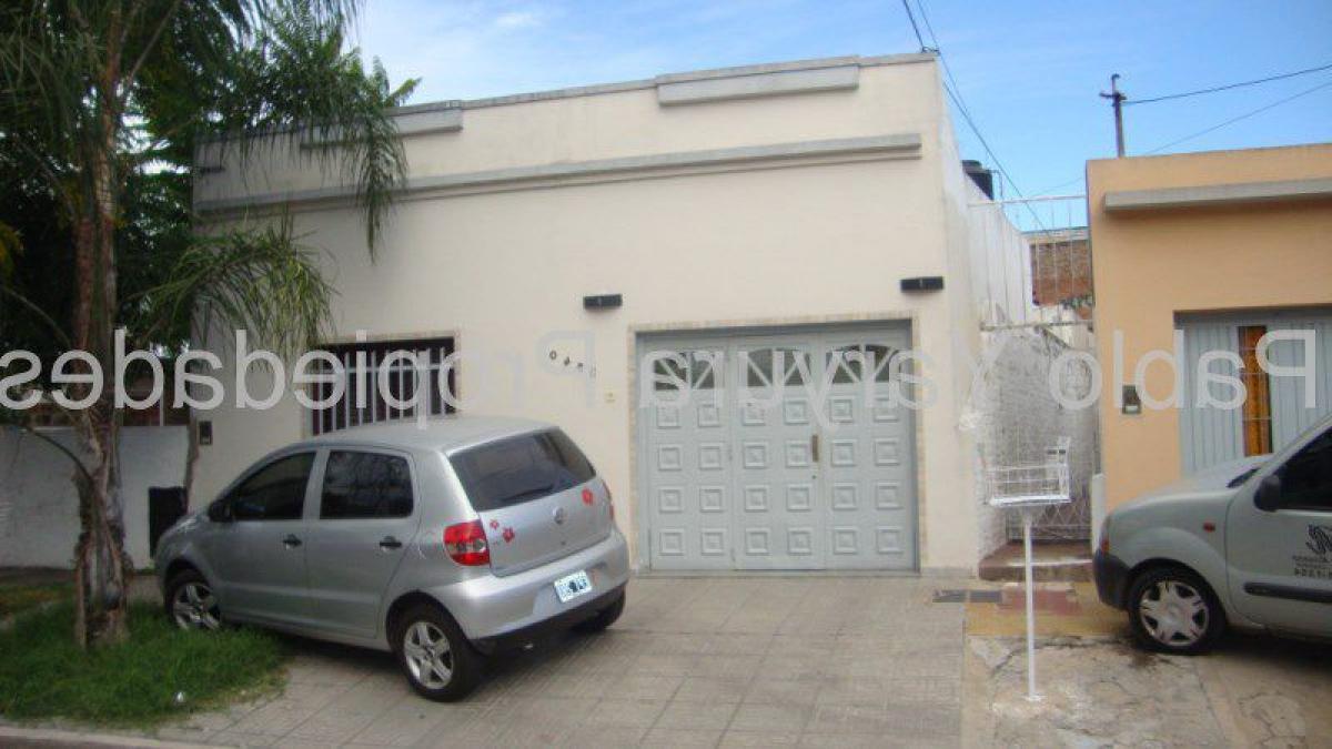2 bedrooms House in Tres de Febrero, Argentina No. 52537
