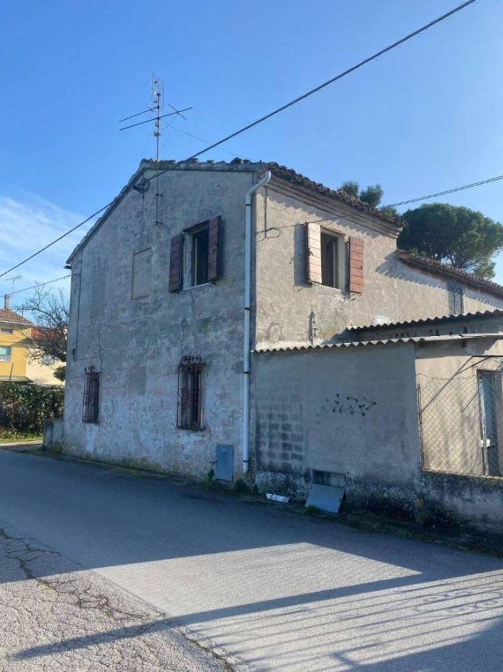Casa de 4 habitaciónes en Fano, Italy No. 42573