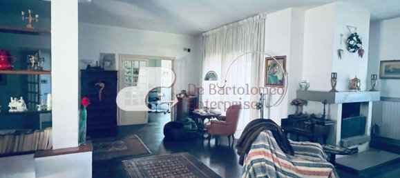 Villa de 6 habitaciónes en Bari, Italy No. 19242 11