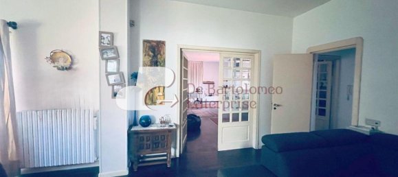 Villa de 6 habitaciónes en Bari, Italy No. 19242 8