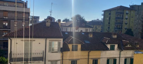 4 rooms Apartment in Bergamo, Italy No. 184170 3