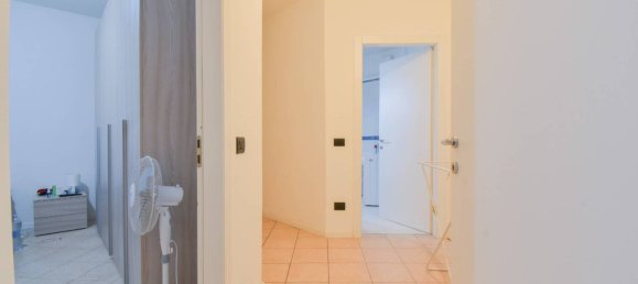 2 bedrooms Apartment in Modena, Italy No. 333783 6