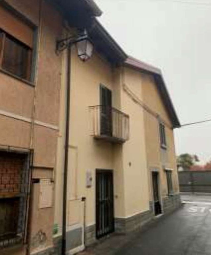 3 rooms Apartment in Briga Novarese, Italy No. 7507