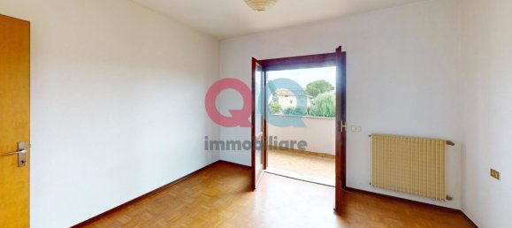 2 bedrooms Apartment in Udine, Italy No. 275131 8