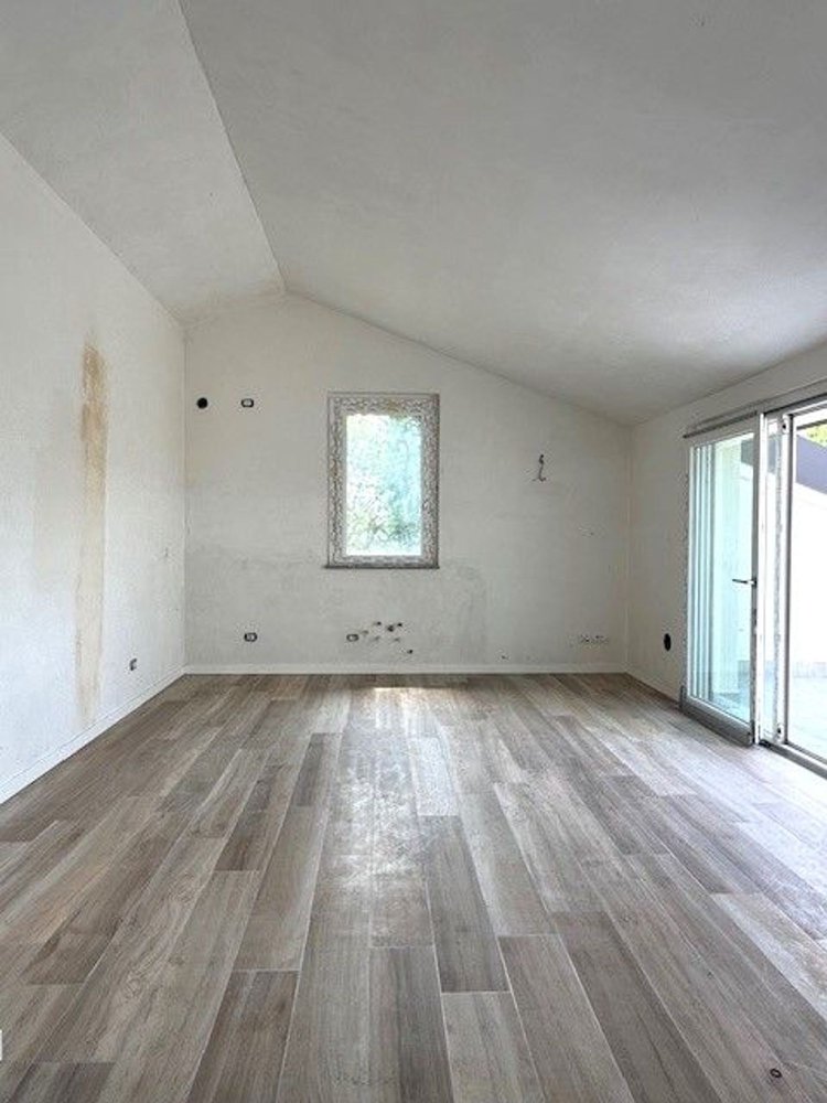 3-salle Appartement à Mesero, Italy No. 268860
