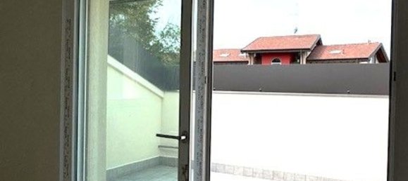 3-salle Appartement à Mesero, Italy No. 268860 3