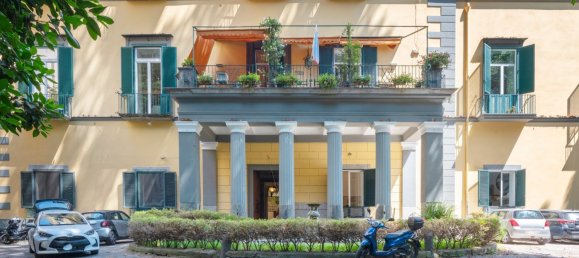 6 rooms Duplex in Naples, Italy No. 31523 31