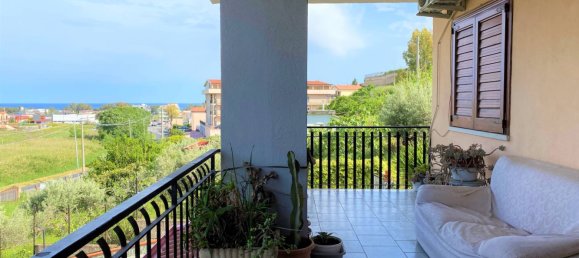 3 bedrooms Apartment in Catanzaro, Italy No. 43595 7