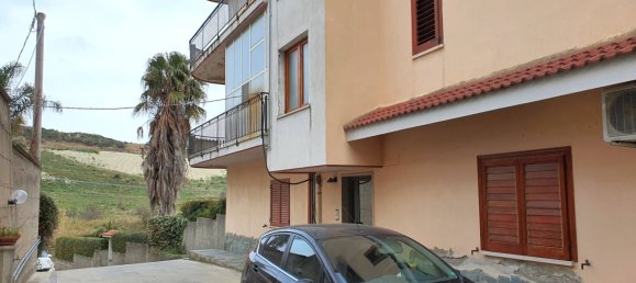 3 bedrooms Apartment in Catanzaro, Italy No. 43595 4