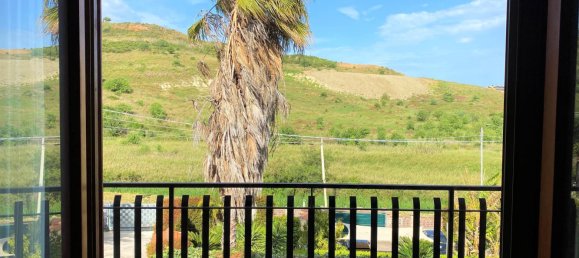 3 bedrooms Apartment in Catanzaro, Italy No. 43595 2