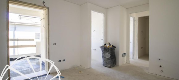 3 rooms Apartment in Prato, Italy No. 36272 25