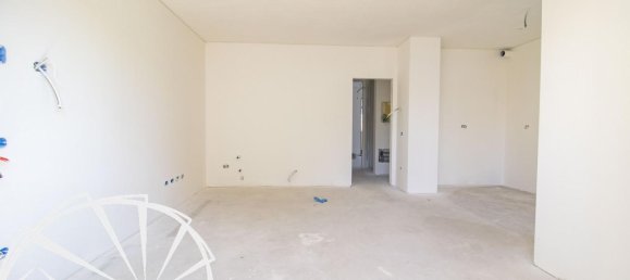 3 rooms Apartment in Prato, Italy No. 36272 17