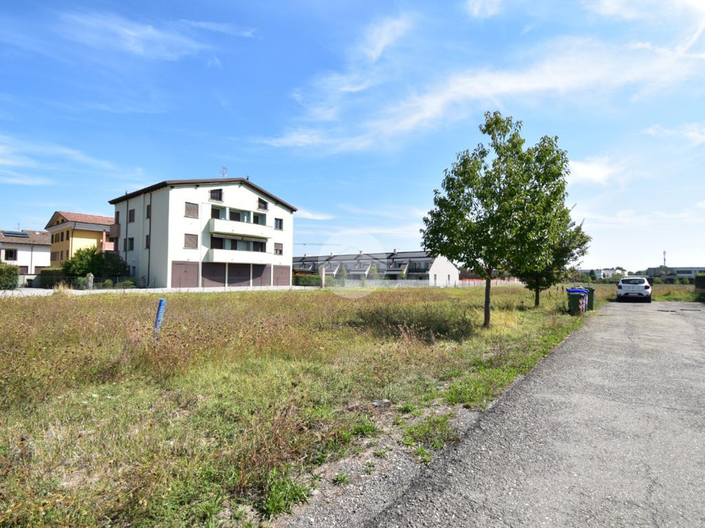 1400m² Land in Fidenza, Italy No. 383207