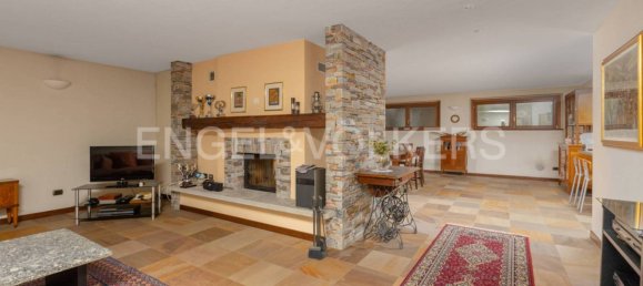 4 bedrooms Villa in Cardano al Campo, Italy No. 104975 10