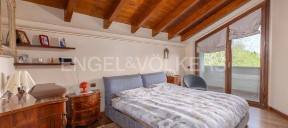 4 bedrooms Villa in Cardano al Campo, Italy No. 104975 8