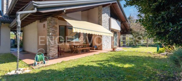 4 bedrooms Villa in Cardano al Campo, Italy No. 104975 11