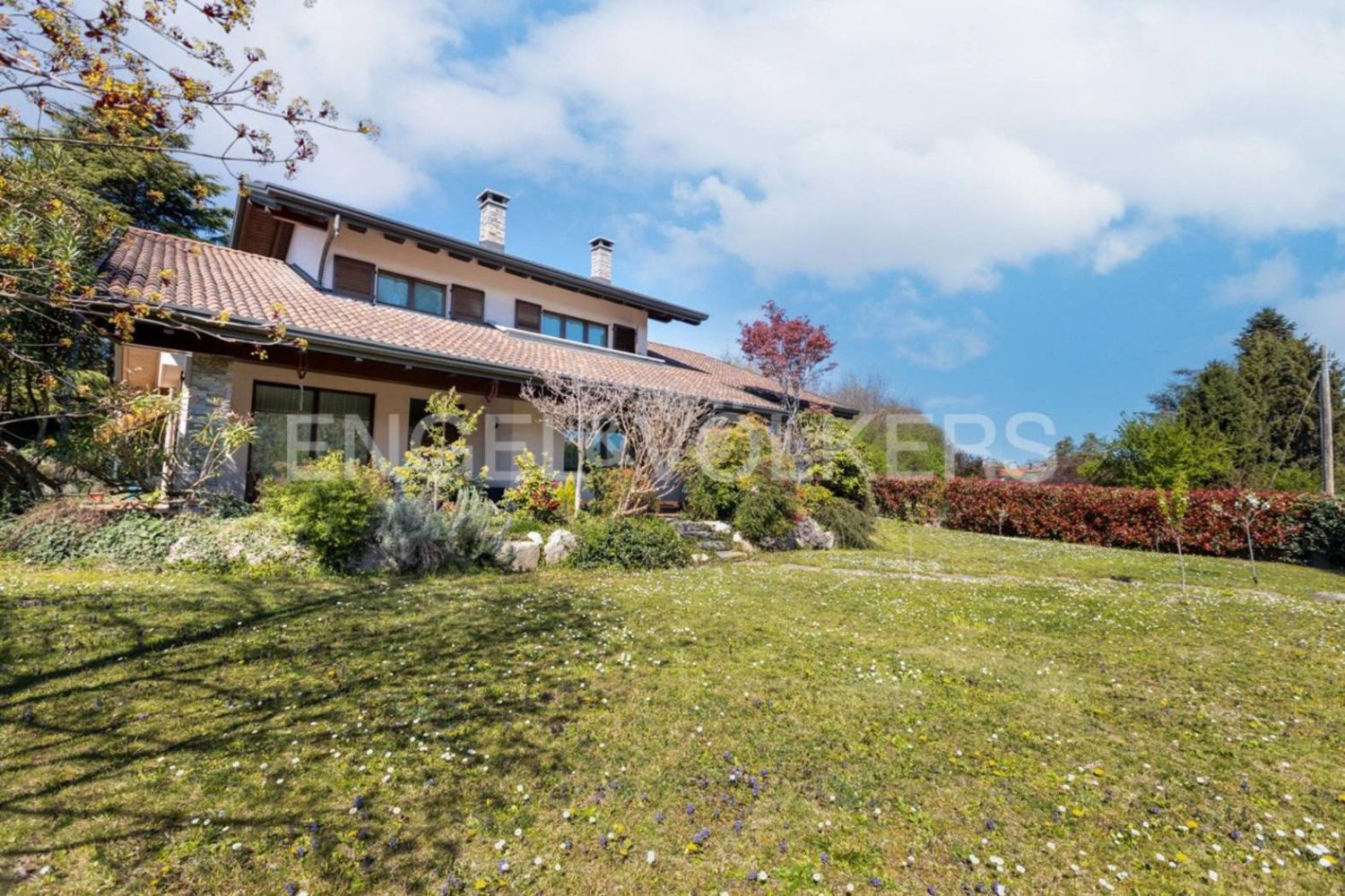 4 bedrooms Villa in Cardano al Campo, Italy No. 104975