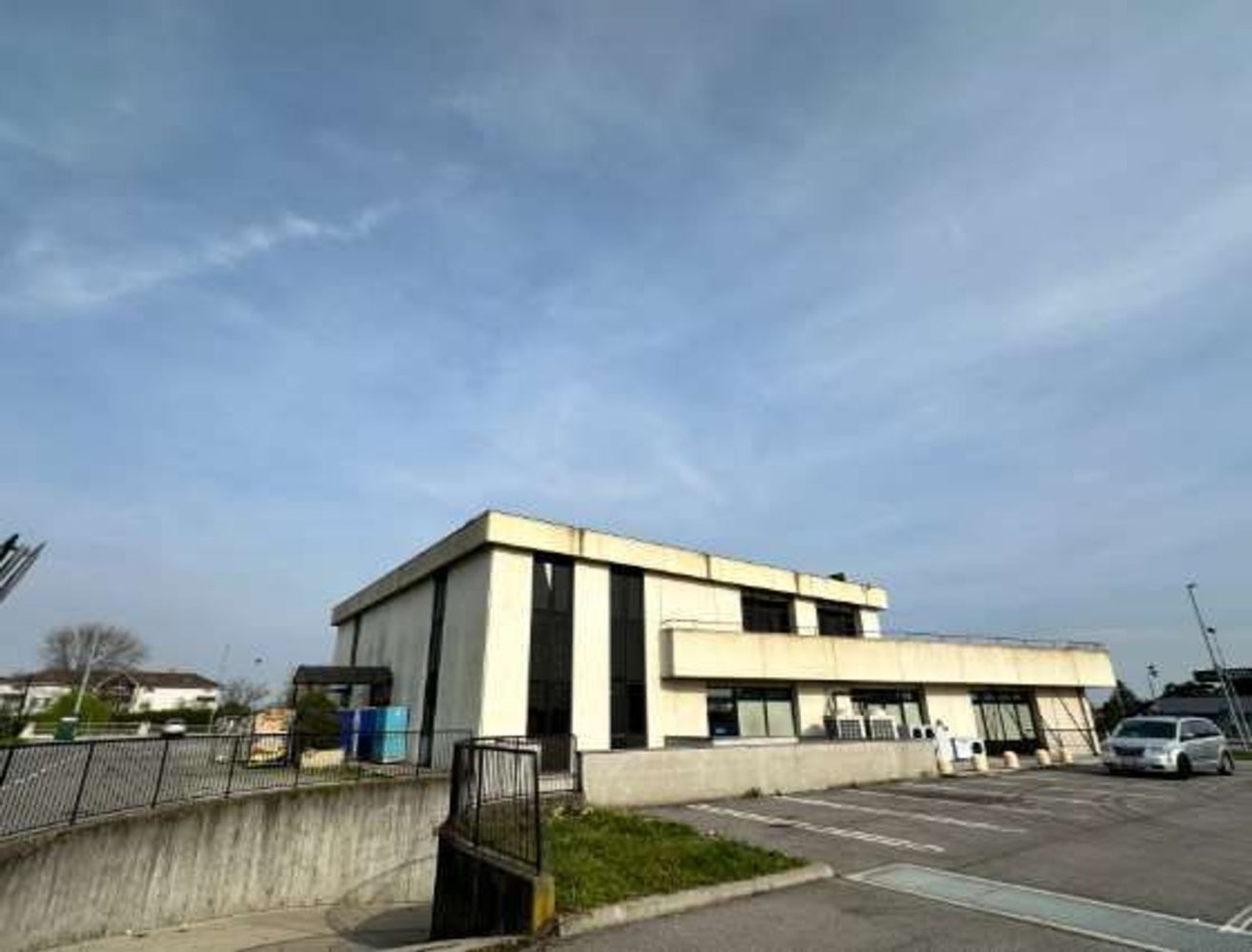  عقار تجاري في Cornate d'Adda, Italy 415متر مربع رقم 309373