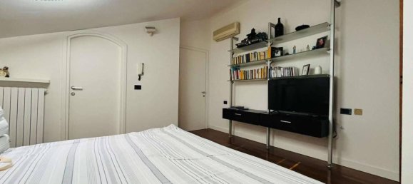 5 rooms Apartment in Piacenza, Italy No. 26967 14