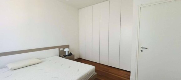 5 rooms Apartment in Piacenza, Italy No. 26967 6