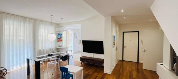 5 rooms Apartment in Piacenza, Italy No. 26967 3