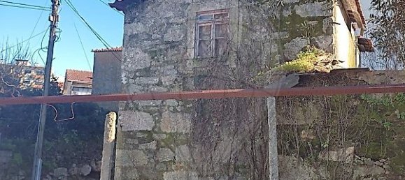 3 bedrooms House in Fanzeres, Portugal No. 28038 17