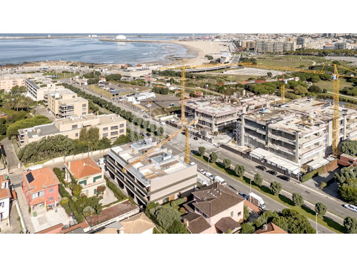 4 bedrooms Duplex in Porto, Portugal No. 352736