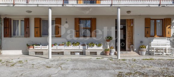 5 bedrooms House in Portogruaro, Italy No. 172592 3