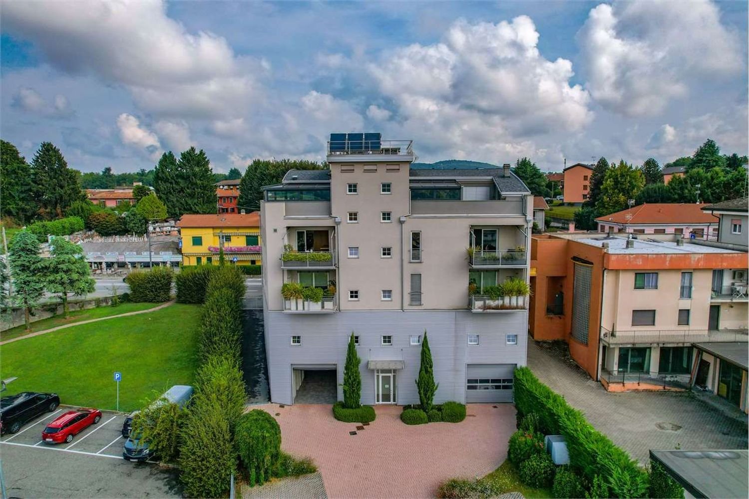 10 bedrooms Apartment in Sesto Calende, Italy No. 359527