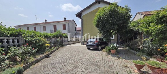 3 bedrooms Villa in Casale Monferrato, Italy No. 299607 2