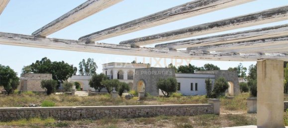 Villa de 8 dormitorios en Lecce, Italy No. 722 4